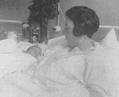 Anne newborn with mom